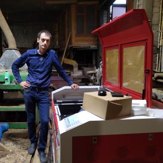 С 3D принтером. Настроил, теперь печатает.